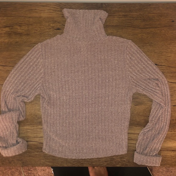 Tan turtleneck crop top - Picture 5 of 9